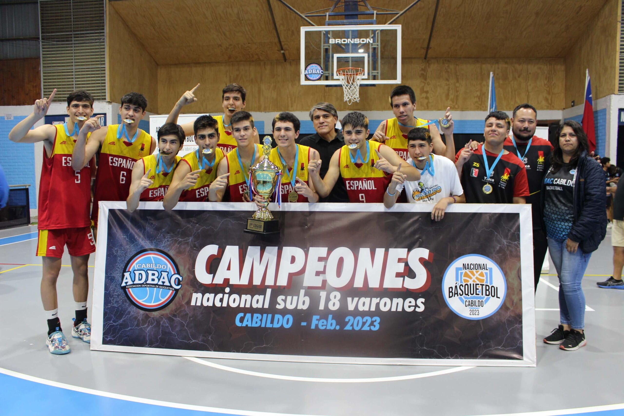 Equipo sub-18 campeón nacional de baloncesto