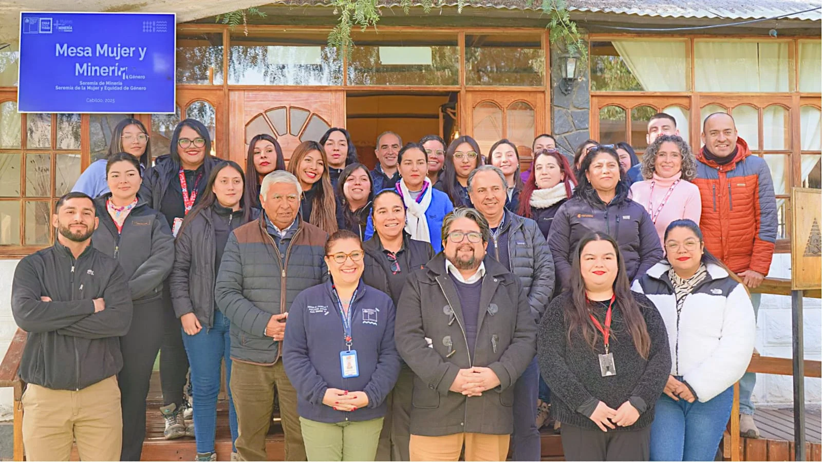Foto grupal Mesa Mujer y Minería 2025