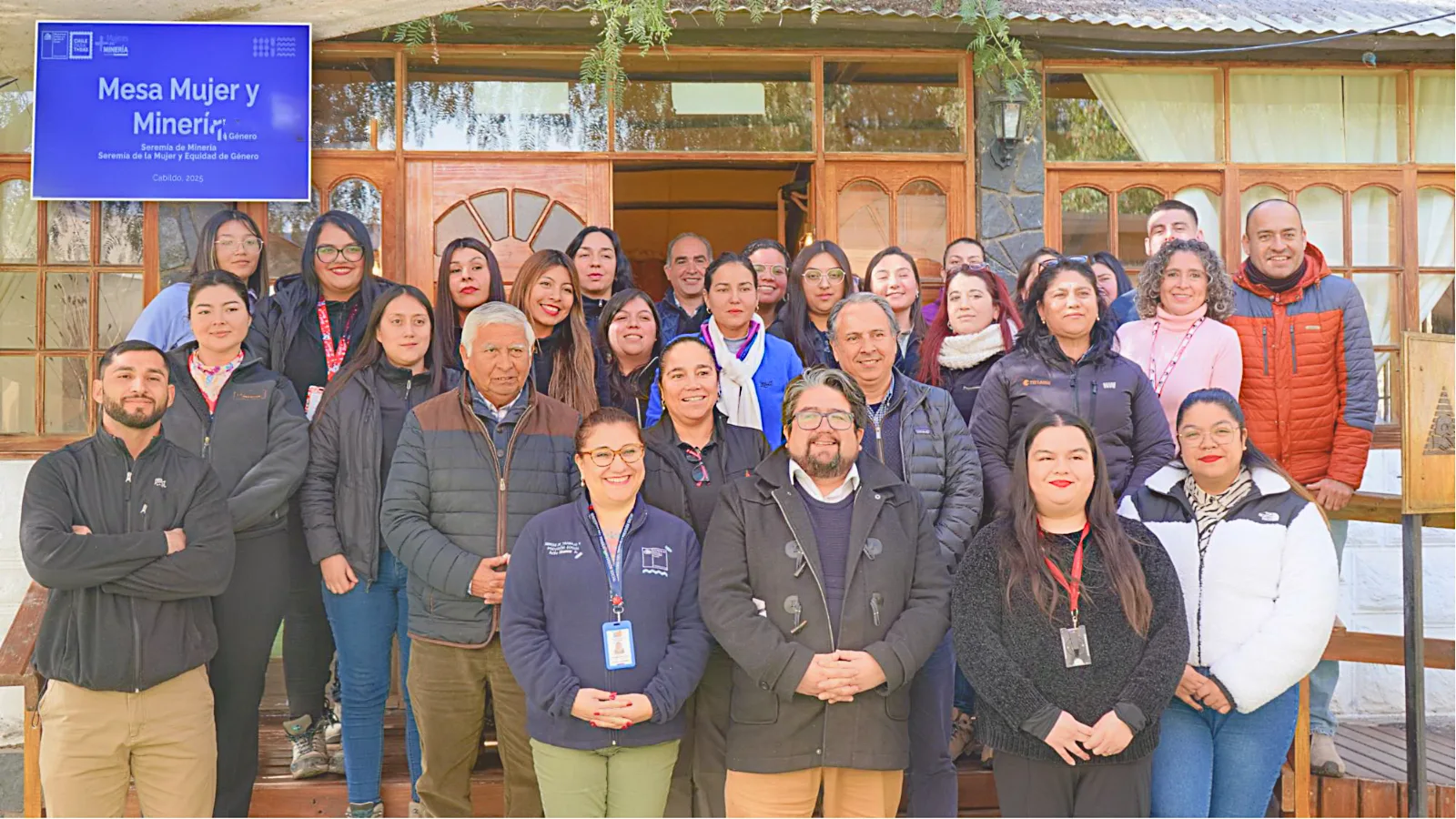 Foto grupal Mesa Mujer y Minería 2025