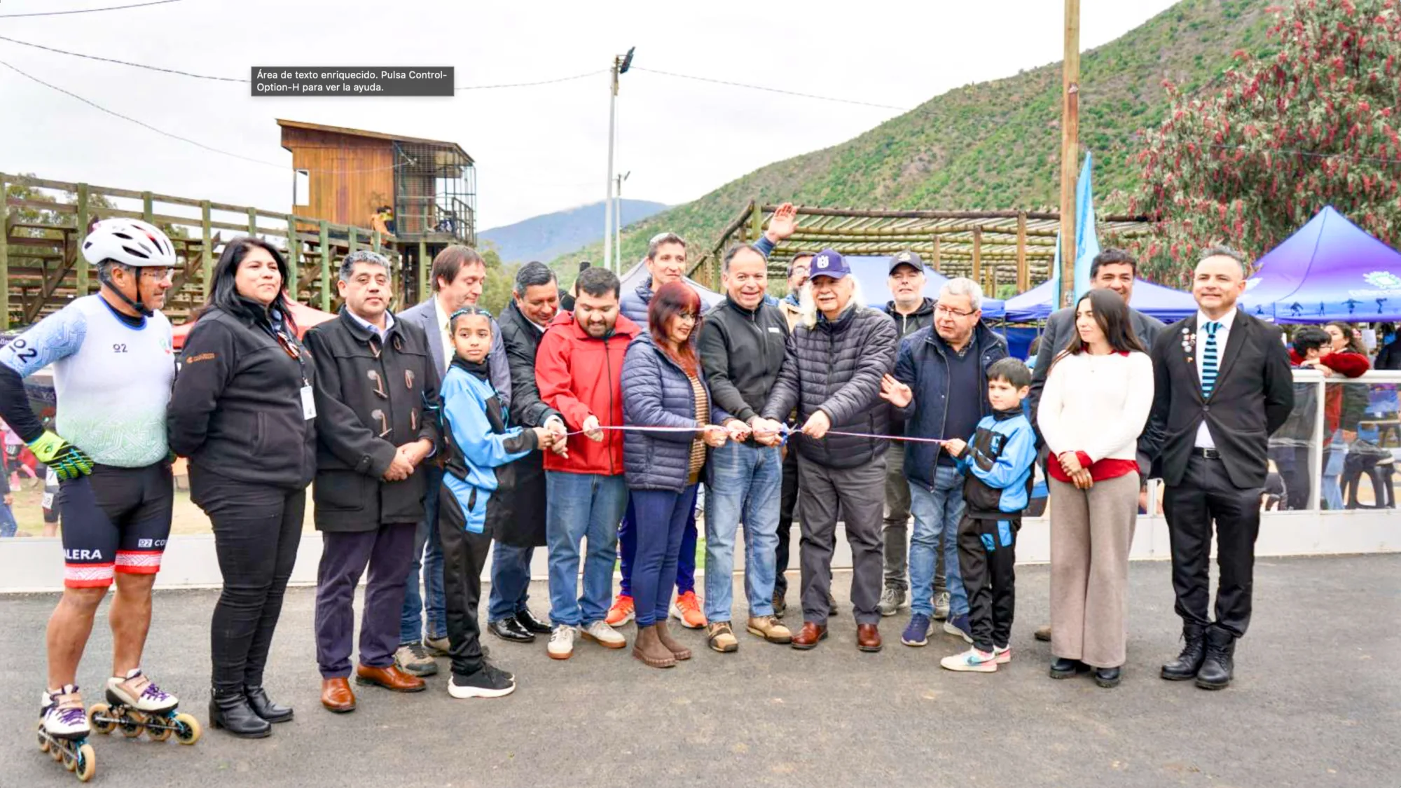 Inauguración con corte de cinta en espacio deportivo